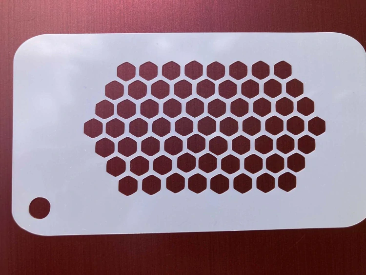 Šablona na malování včelí plástve - opakovaně použitelná